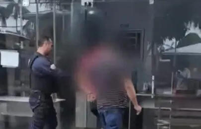 Polícias prendem homem por feminicídio de companheira em Carauari