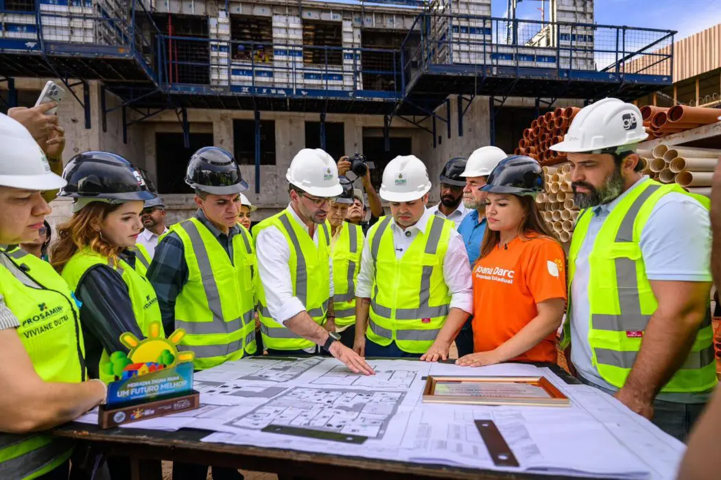 Em vistoria de obras do Residencial Compensa, governador interino Roberto Cidade destaca continuidade dos projetos habitacionais no Amazonas