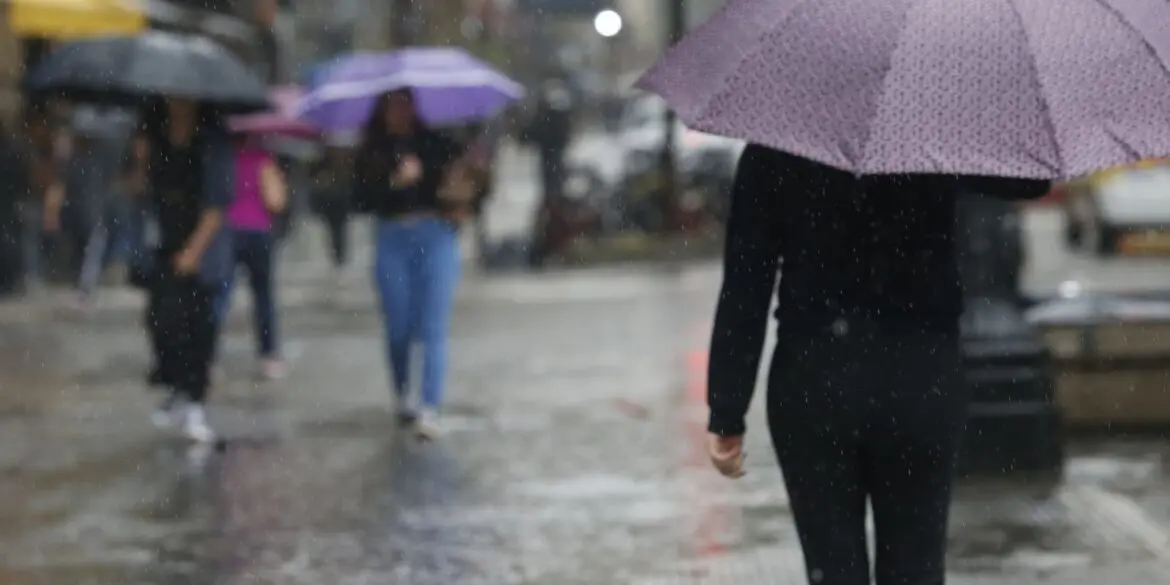 Prefeitura alerta para chuvas intensas na capital nesta terça-feira, (7)