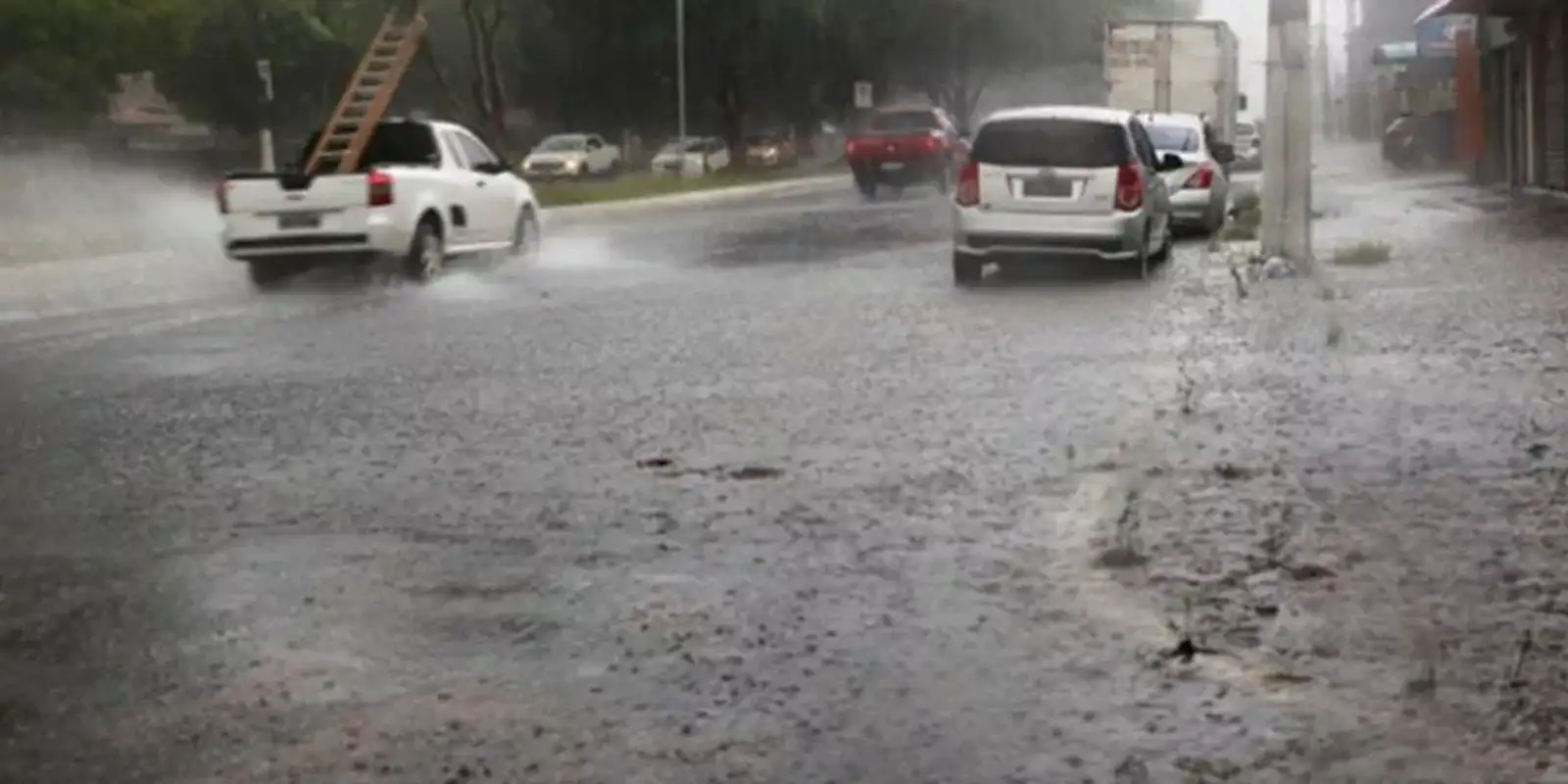 Manaus  está em estado de alerta severo para chuvas intensas nesta terça-feira, (30)