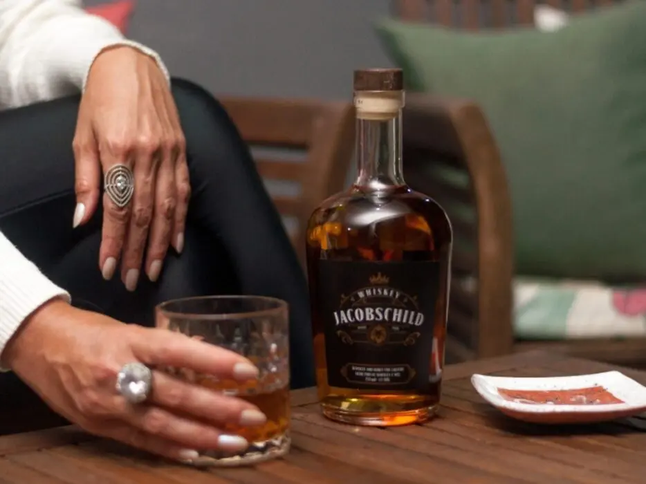 Licor de whiskey americano chega ao mercado brasileiro