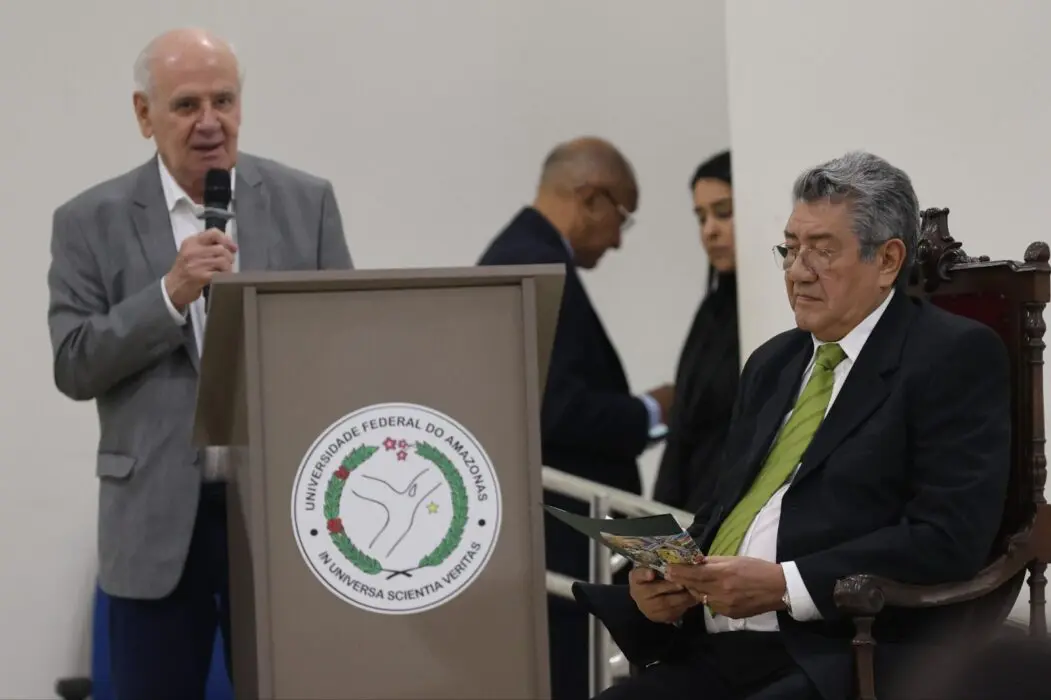 Vice-governador Serafim Corrêa participa de solenidade de concessão do título de Professor Emérito a Oldeney Sá Valente