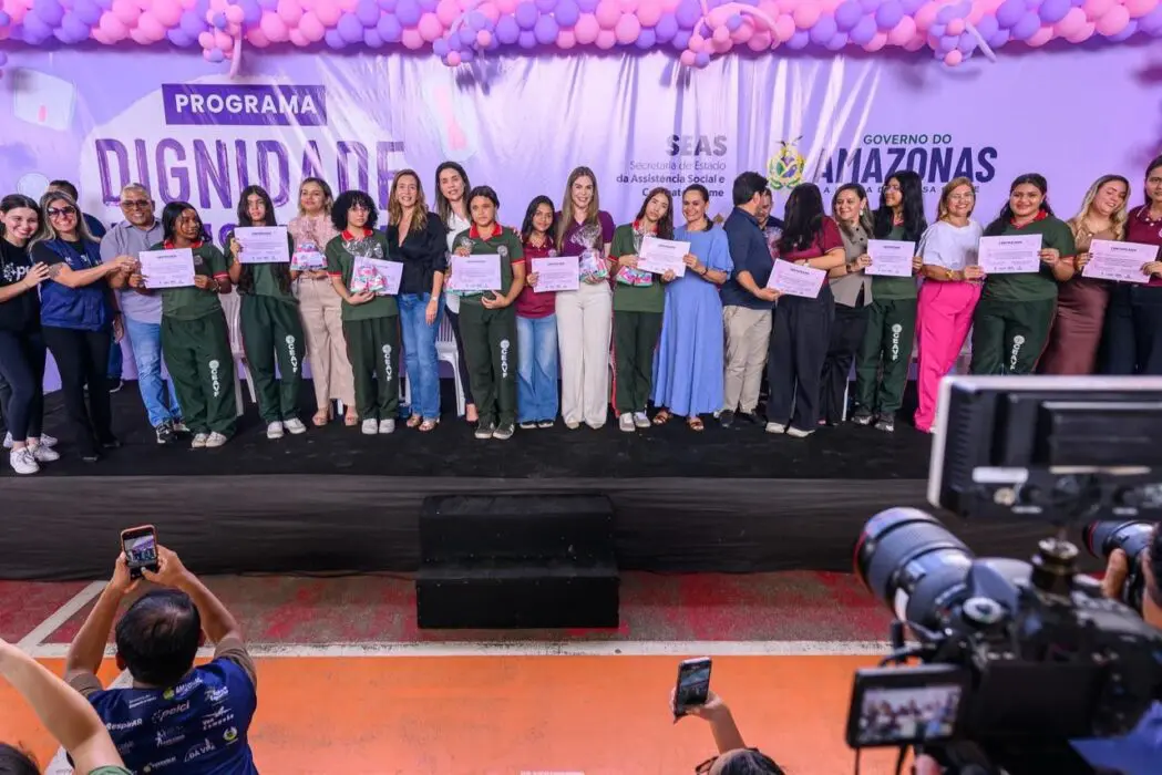 Primeira-dama Thaisa Cidade participa de ação de dignidade menstrual e cidadania para estudantes da rede estadual