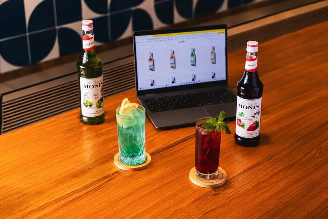 MONIN, marca de xaropes para drinks, lança e-commerce