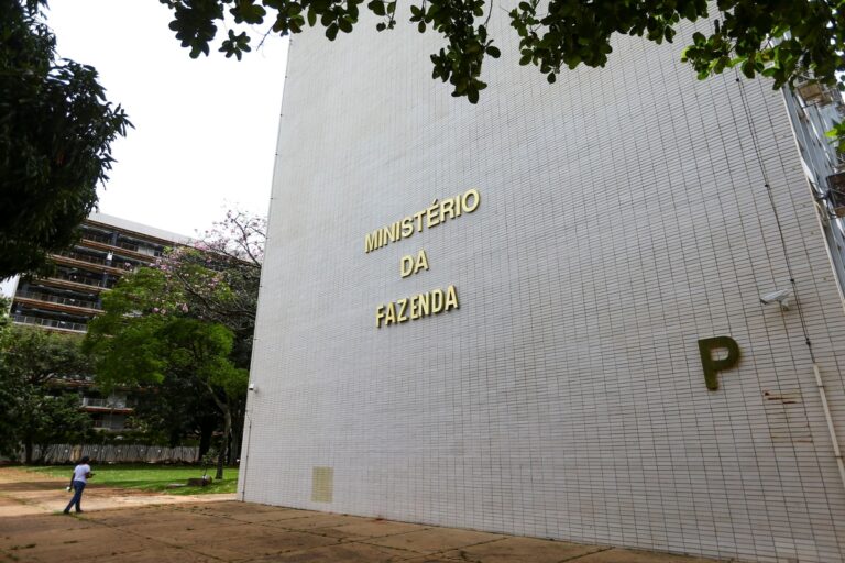 Contador de Goiânia explica como abrir empresas em 24h