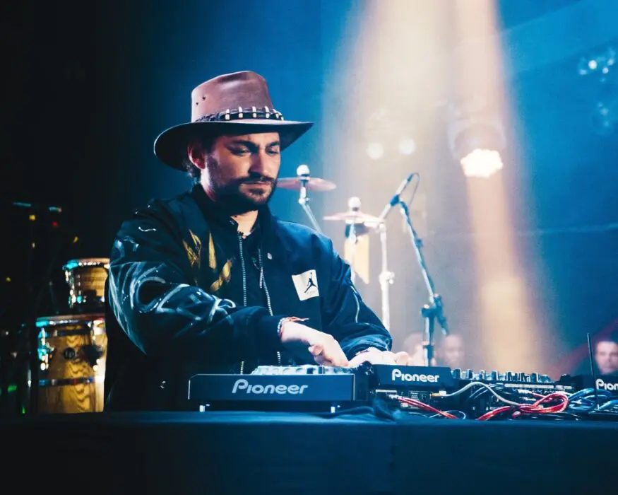 Show do DJ Fábio Lopes encerra a Festa do Peão de Americana