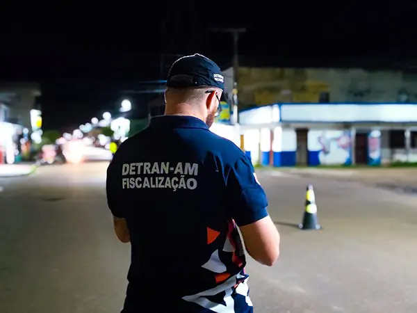 Condutor é flagrado trafegando com placa adulterada