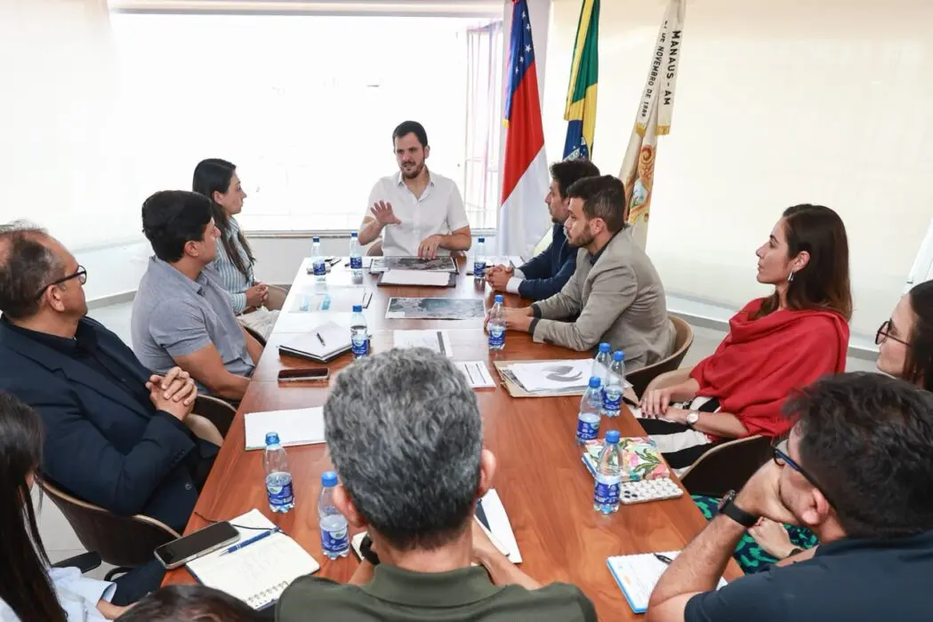 Prefeito Renato Junior discute expansão dos serviços e melhorias em obras com a Energisa