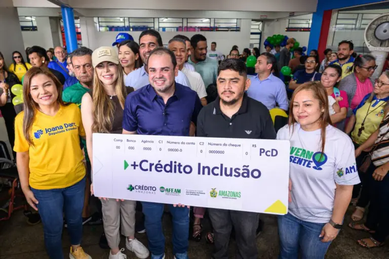 Roberto Cidade leva ações do programa Governo Presente a Manacapuru