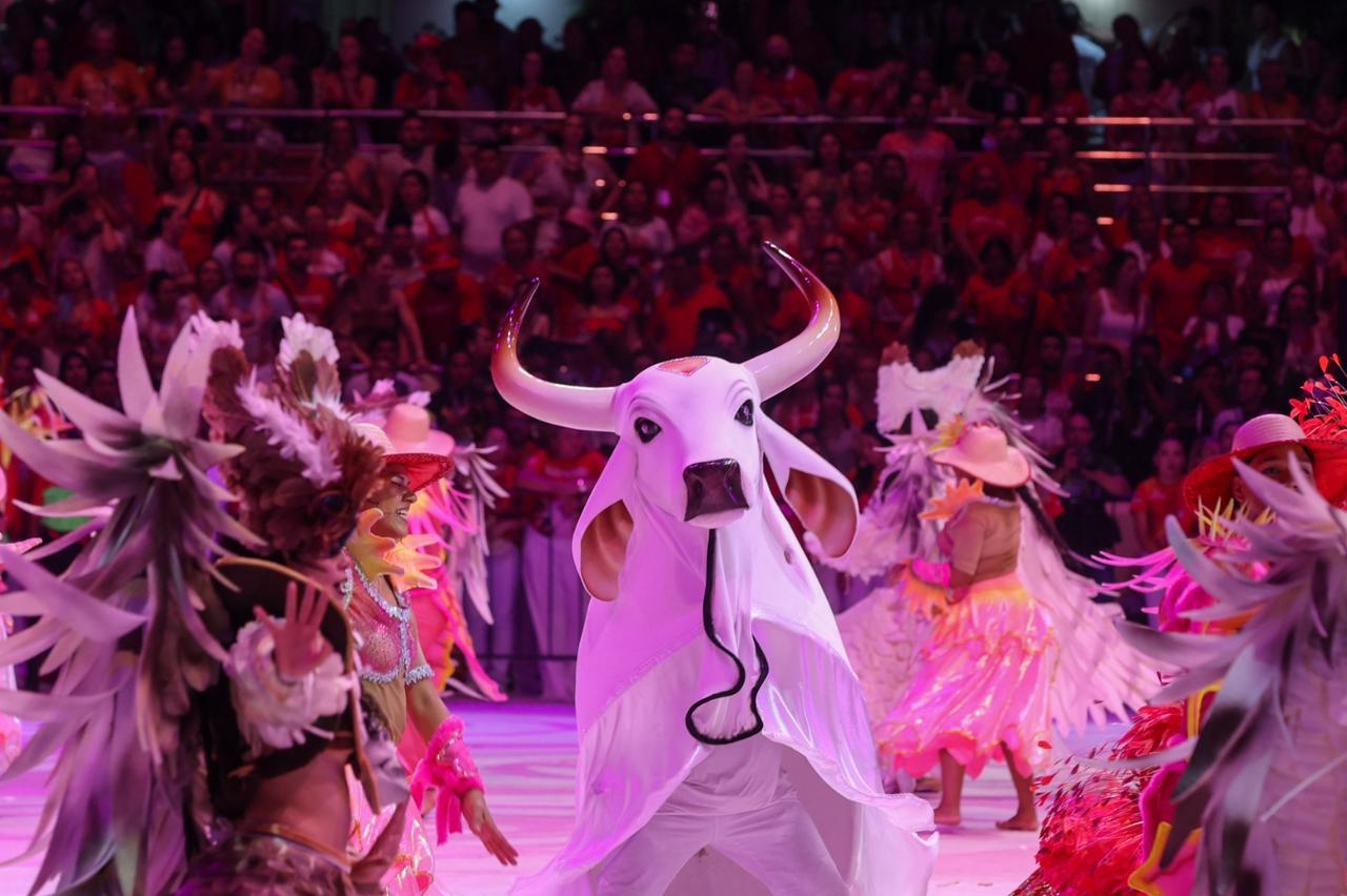 Festival de Parintins 2026: Boi Garantido encerra primeira noite com espetáculo sobre união dos povos, crenças e tradições