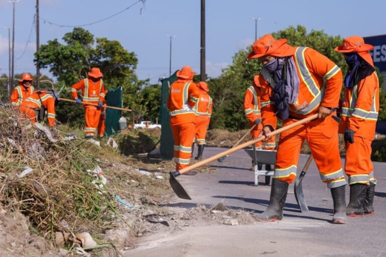 Prefeitura recolhe quase 250 toneladas de resíduos em dois dias de operação nos principais corredores viários de Manaus