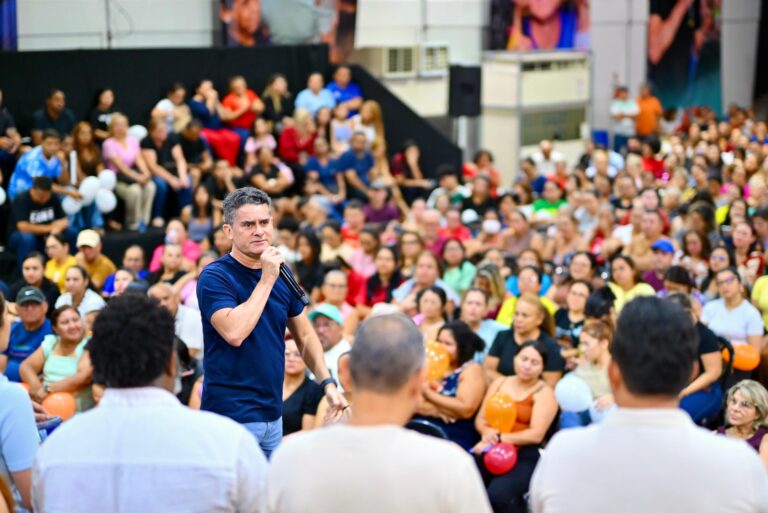 David Almeida reúne profissionais da educação para discutir propostas para o Amazonas