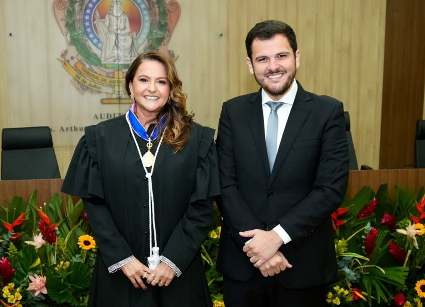 Prefeito Renato Junior prestigia posse de Laura Maria Santiago Lucas como membro titular do TRE-AM