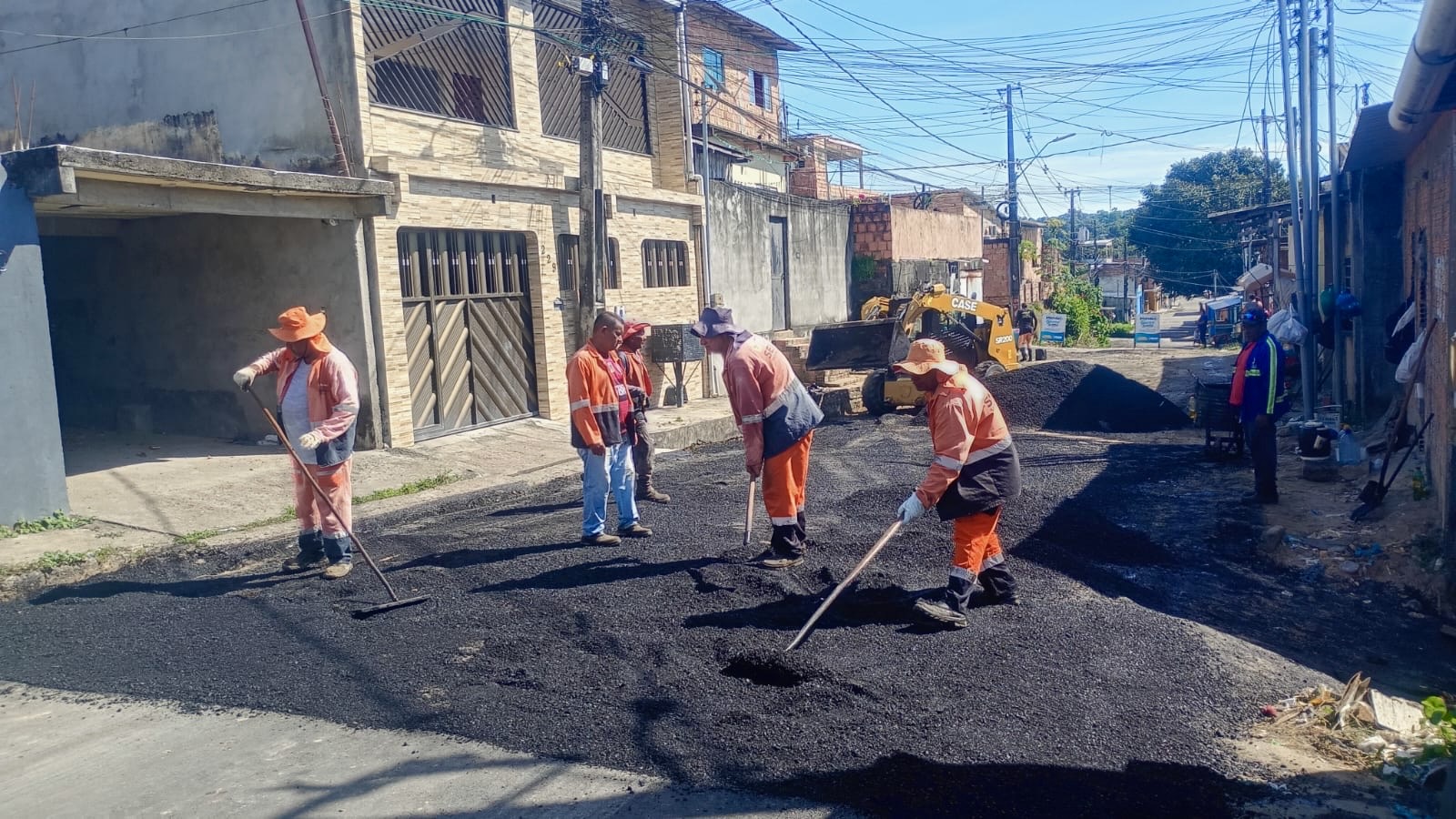 Prefeitura recupera rua da comunidade Monte Sião