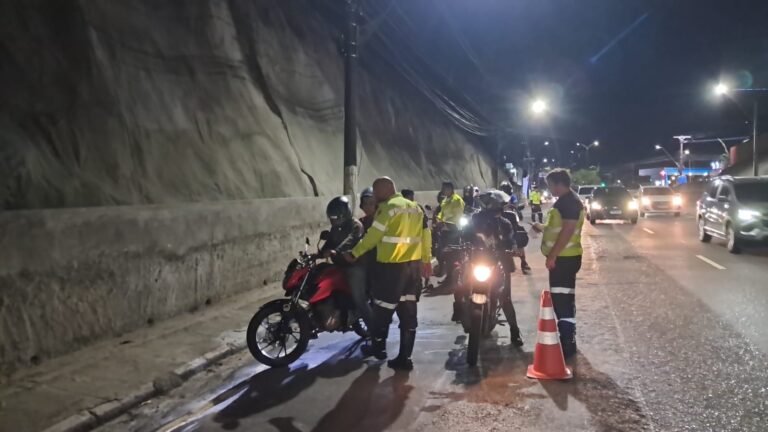 Prefeitura remove 14 veículos irregulares e registra 74 autuações neste domingo, (5)