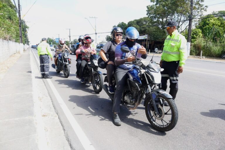 Fiscalização da Prefeitura aborda 105 veículos durante ação na zona Centro-Sul de Manaus