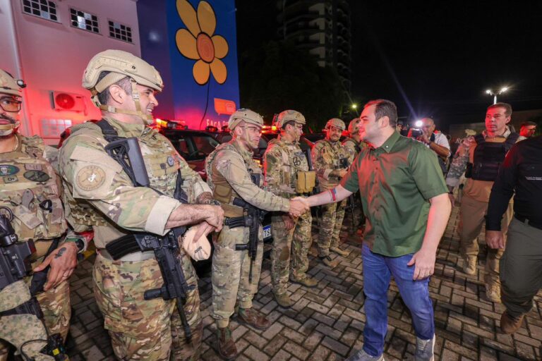 Roberto Cidade garante pagamento de R$ 3,5 mil em abono-fardamento para policiais e bombeiros do Amazonas