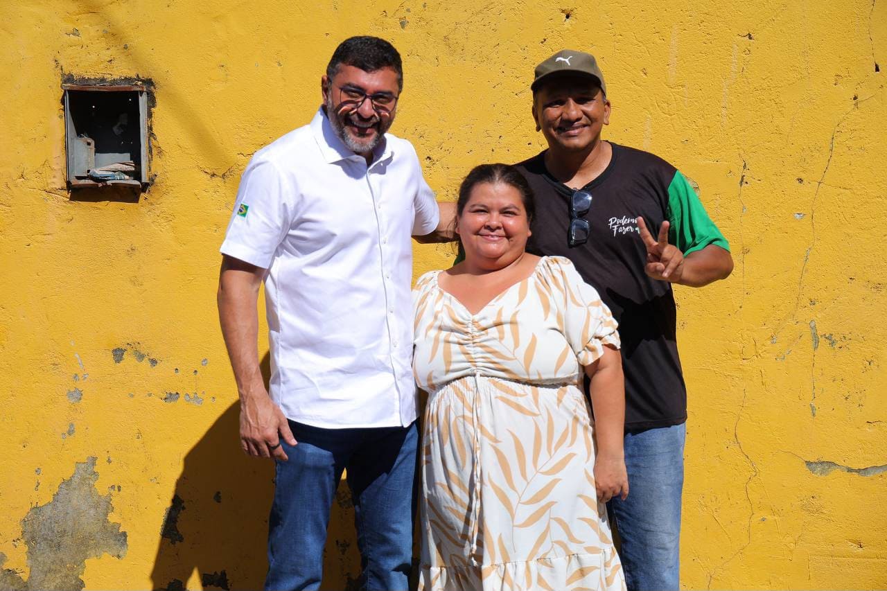 Auxílio criado por Wilson Lima garante alimento na mesa de 300 mil famílias e transforma a vida de beneficiária em Manaus