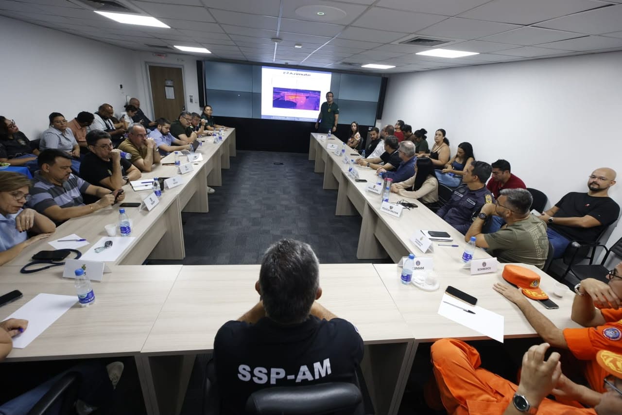 Corpo de Bombeiros contém vazamento de gás estireno em fábrica de Manaus e Comitê libera retorno de indústrias, escolas e serviços públicos para esta segunda-feira
