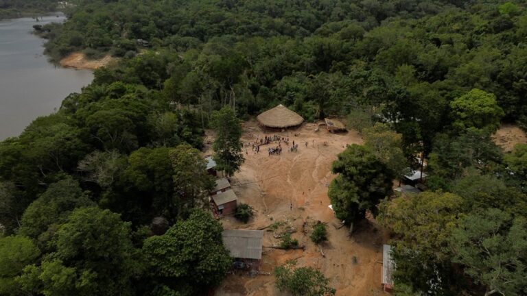 Aldeia no Amazonas promove cultura e imersão indígena por meio de projeto cultural