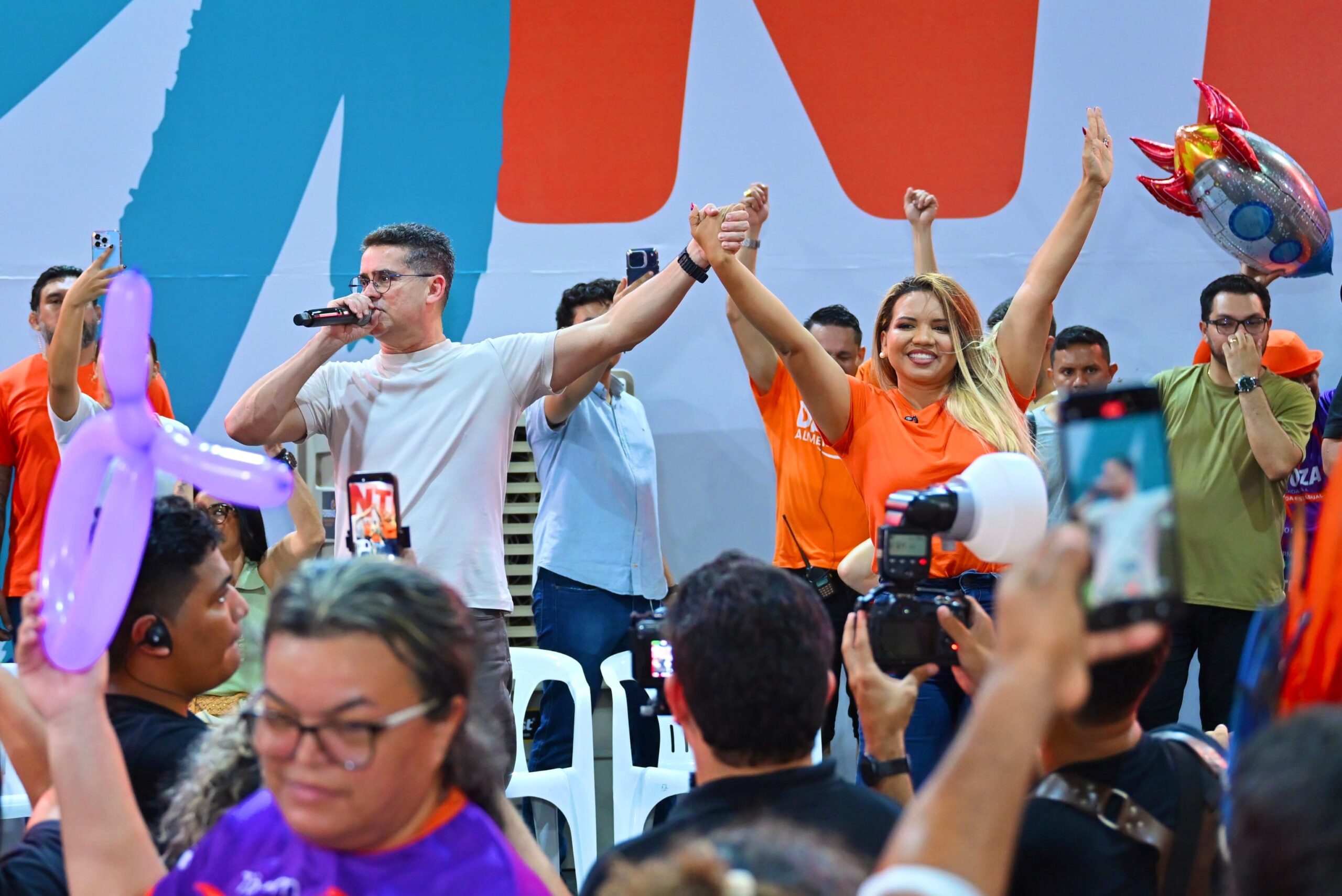 Ao lado de David Almeida, Katy Feitoza reúne cerca de 1,5 mil pessoas e lança candidatura a deputada estadual