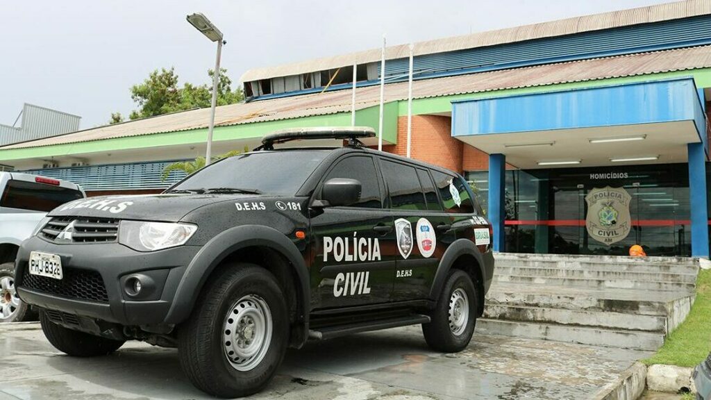 Homem é morto a facadas e pauladas no Centro de Manaus