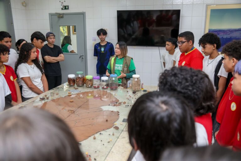 Estudantes participam do projeto ‘Academia Ambiental’ e aprendem sobre a preservação da Amazônia