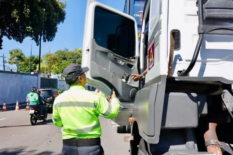 Operação ‘Carga Pesada’ resulta em 13 veículos retidos na zona Sul de Manaus