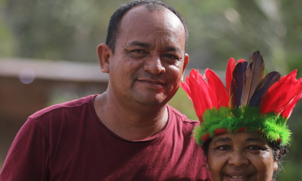 Há mais de 20 anos sem certidão de nascimento, casal consegue dar entrada na documentação durante ação da Defensoria