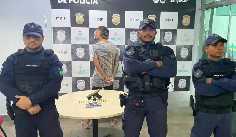Homem armado ameaça moradores e acaba cercado por policiais em Manaus