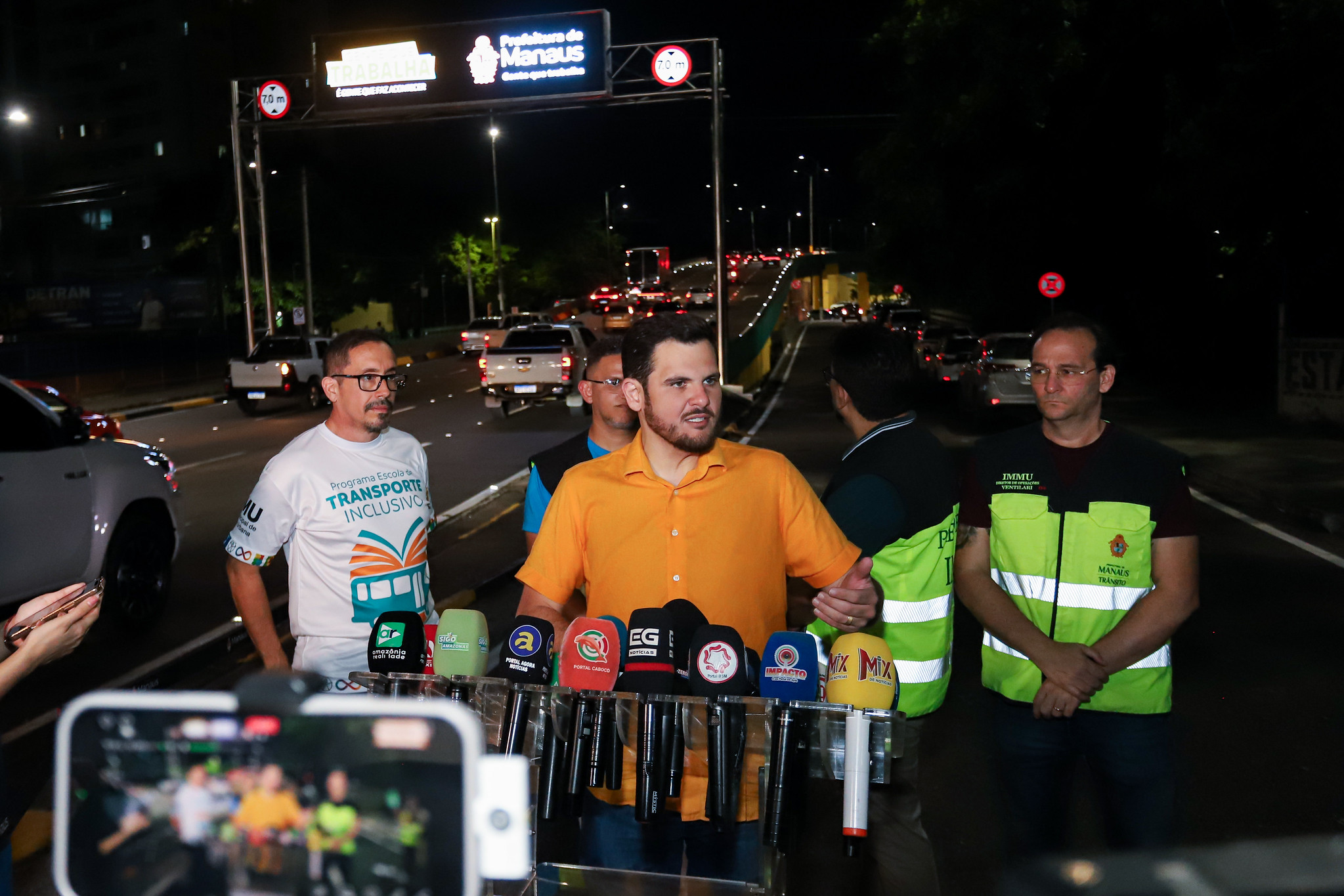 Prefeito Renato Junior apresenta tecnologia que leva informações do trânsito em tempo real aos motoristas em Manaus