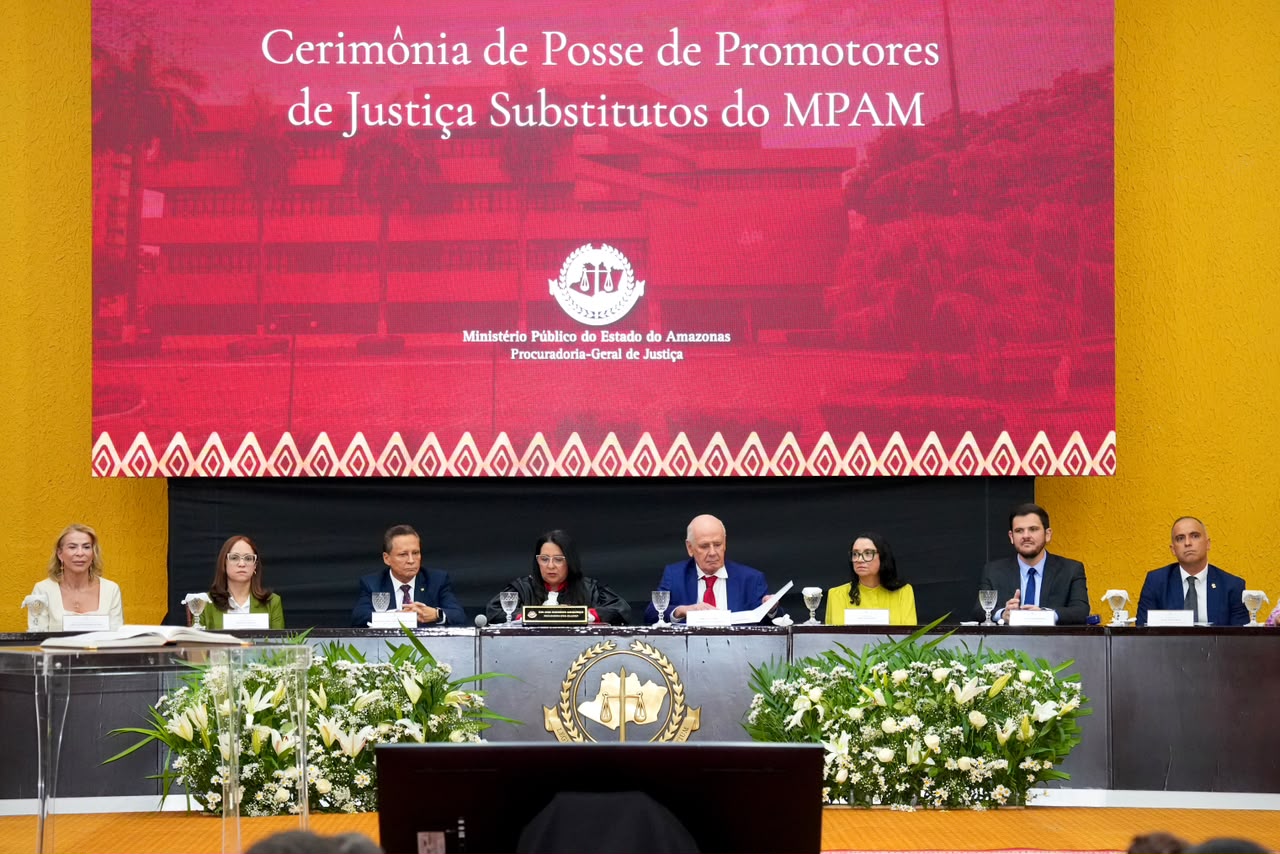 Prefeito Renato Junior prestigia posse de novos promotores de Justiça