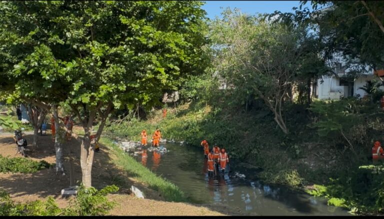 Prefeitura realiza mutirão de limpeza em homenagem aos 52 anos da Redenção