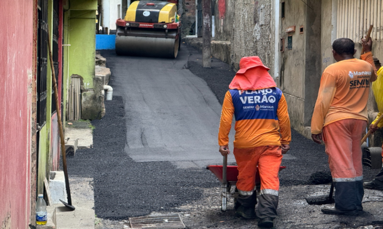 Prefeitura de Manaus recupera beco no bairro Compensa e atende solicitação de moradores