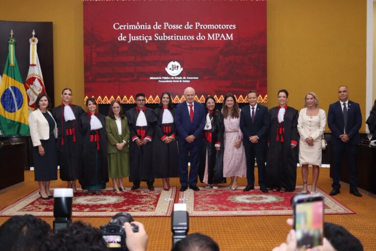 Serafim Corrêa participa de posse histórica da primeira promotora de Justiça trans do Brasil no MPAM