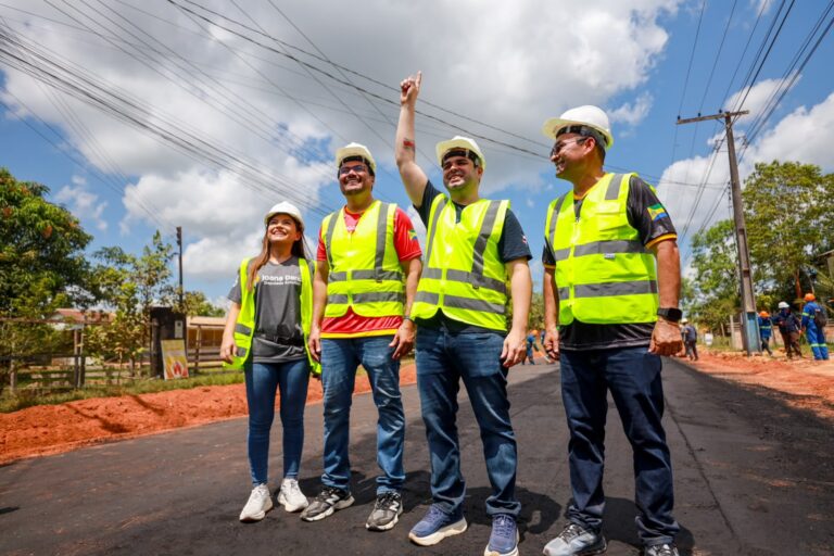 Roberto Cidade acompanha avanço das obras de pavimentação em Autazes