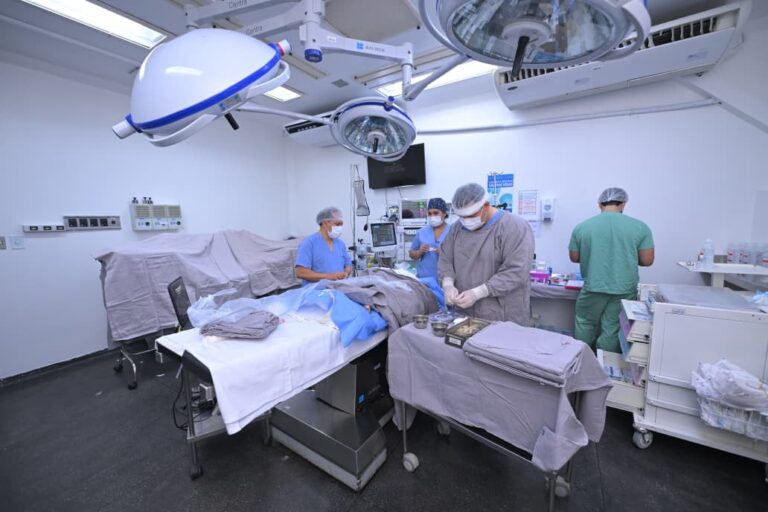Governador Roberto Cidade visita Hospital Francisca Mendes e conhece tecnologia utilizada em cirurgias cardíacas pediátricas