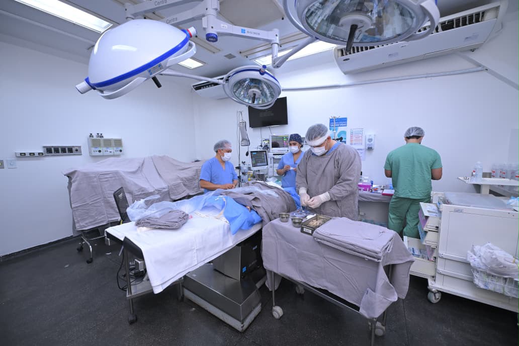 Governador Roberto Cidade visita Hospital Francisca Mendes e conhece tecnologia utilizada em cirurgias cardíacas pediátricas