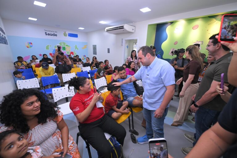 Roberto Cidade acompanha mutirão de saúde voltado a crianças e idosos, neste sábado