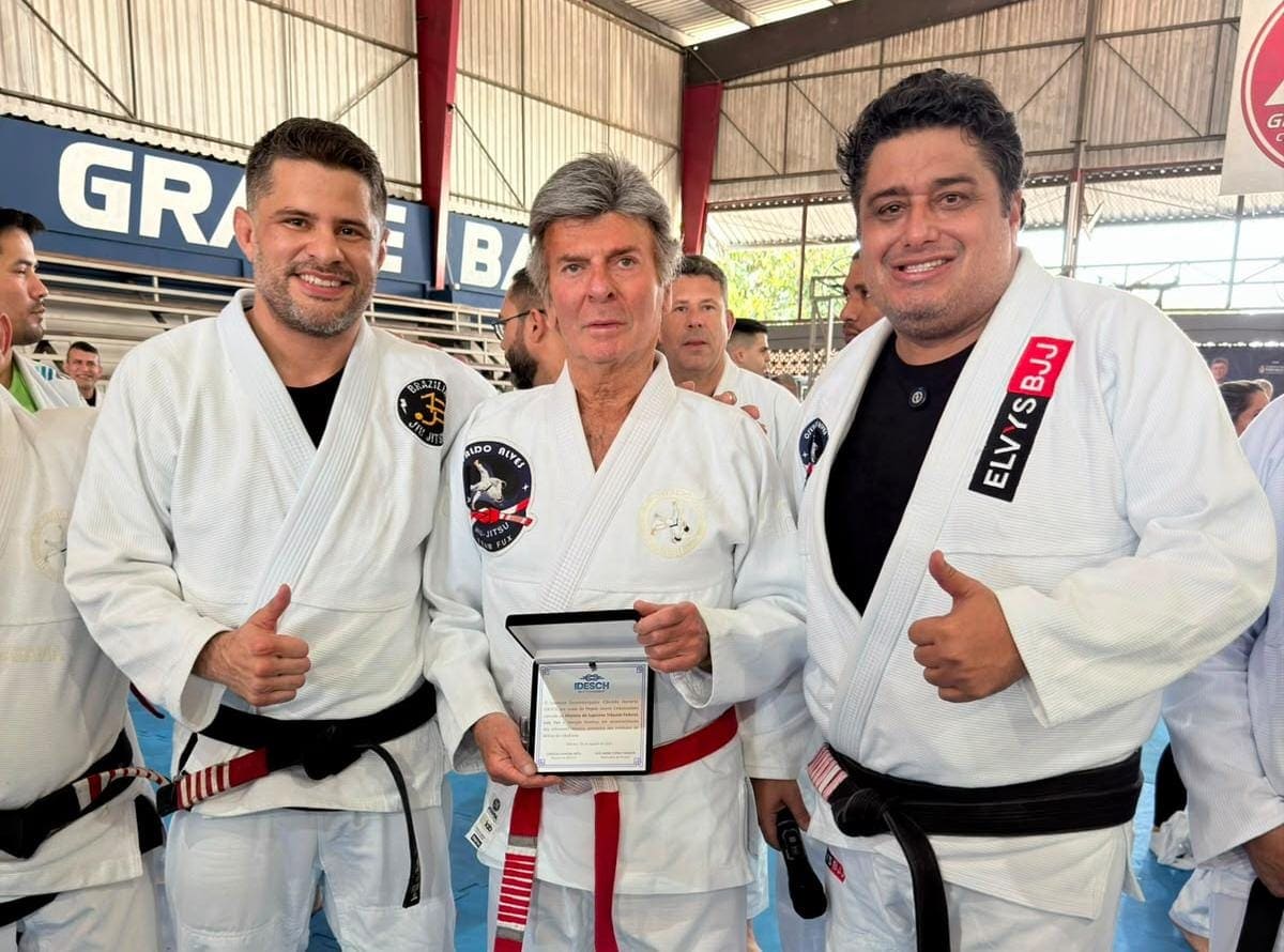 Ministro do STF Luiz Fux recebe homenagem do delegado geral adjunto Guilherme Torres, em Manaus
