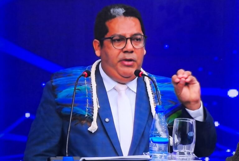Debate tem audiência discreta e Munduruku surpreende positivamente