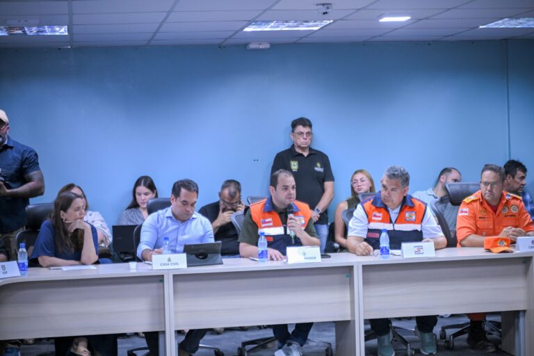 Governador Roberto Cidade coordena reunião Comitê de Enfrentamento a Eventos Climáticos e Ambientais no Amazonas