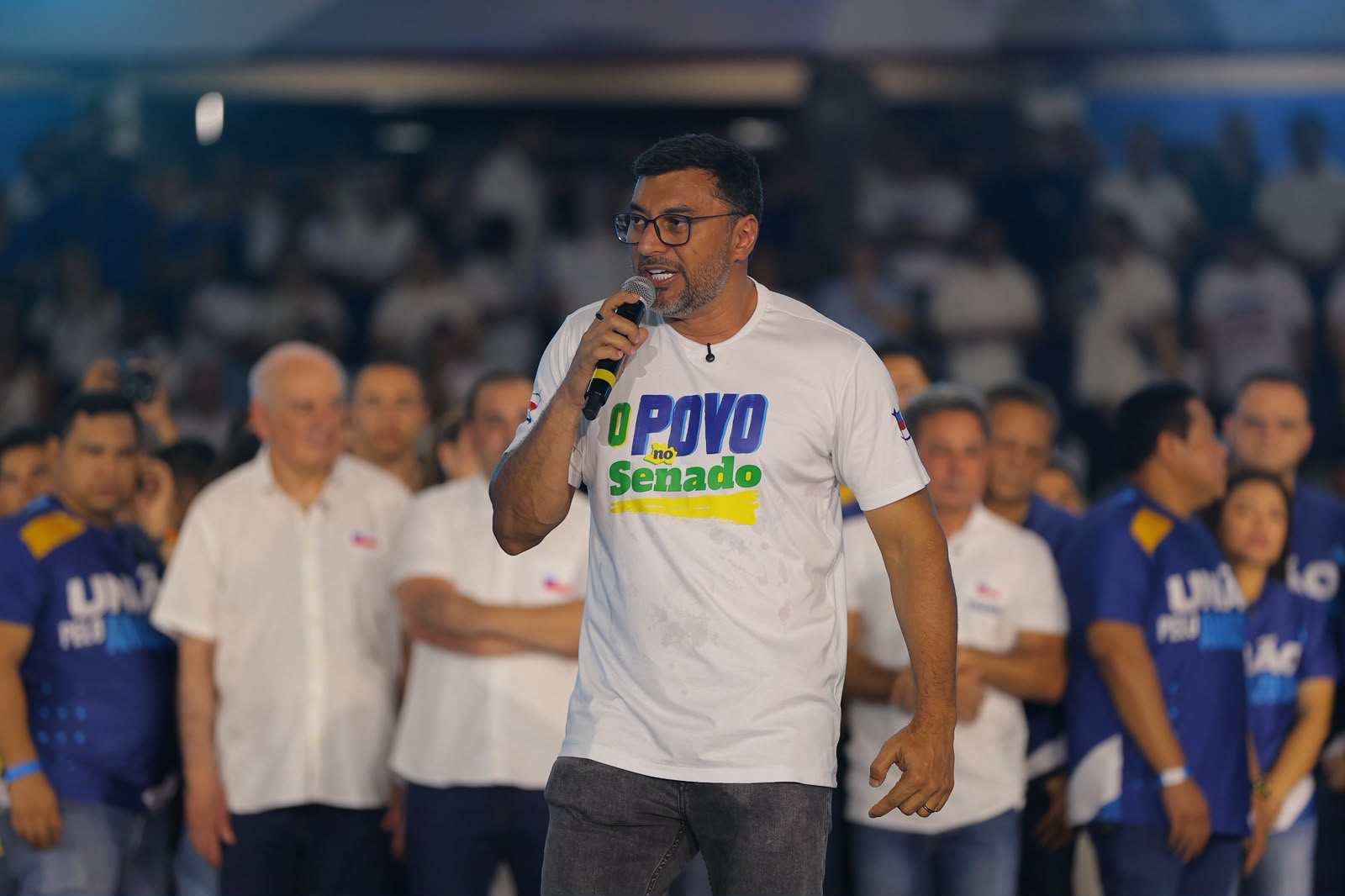 Wilson Lima dá início a campanha com adesivaço em três pontos de Manaus