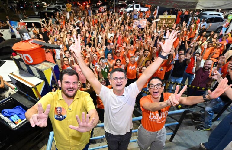 David Almeida inicia campanha ao Governo do Amazonas com mega adesivaço em Manaus e no interior