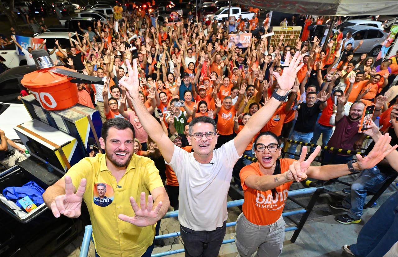 David Almeida inicia campanha ao Governo do Amazonas com mega adesivaço em Manaus e no interior