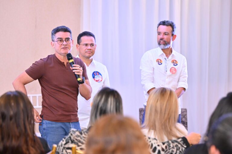 Em encontro com arquitetos e urbanistas, David propõe intervenções viárias para desafogar trânsito na capital
