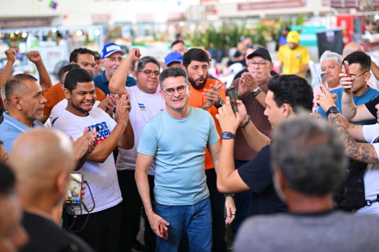 David visita o Alvorada e relembra investimentos na saúde, educação, feiras e infraestrutura