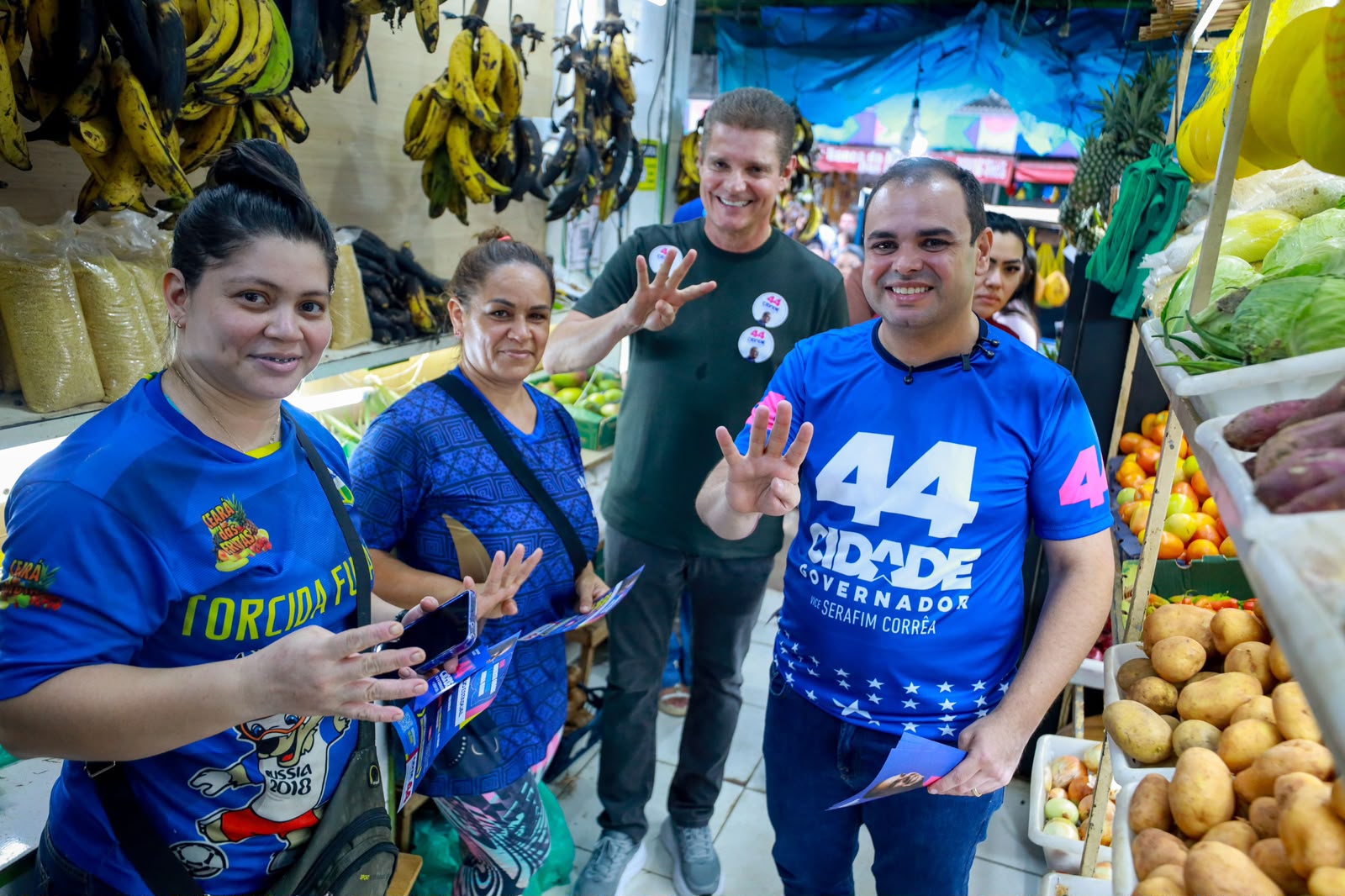 Roberto Cidade reforça diálogo com moradores em caminhada no Alvorada e apresenta propostas para o Amazonas