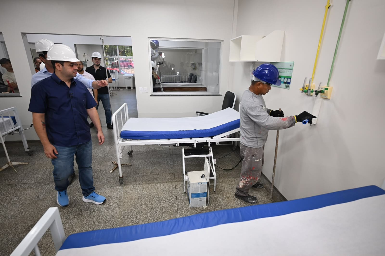 Roberto Cidade vistoria obras de revitalização do SPA Eliameme Rodrigues Mady e do Hospital Tropical