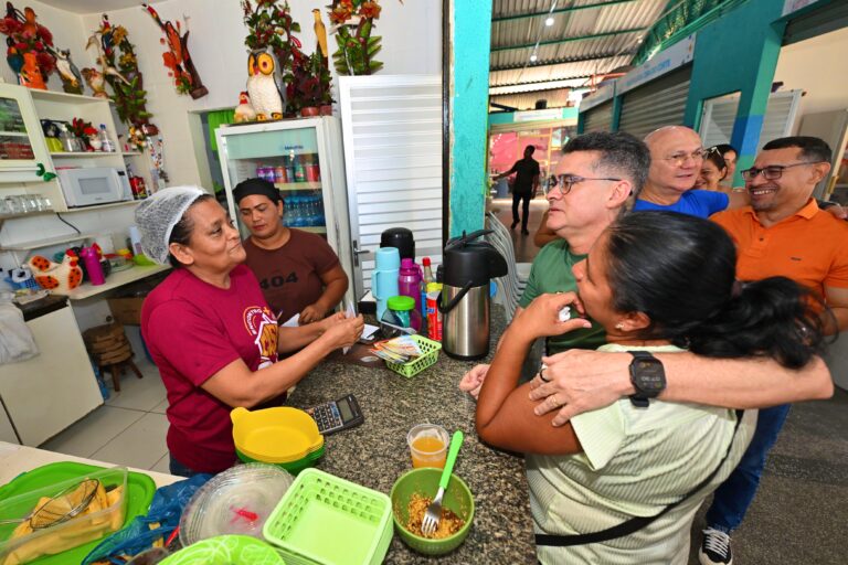 No Dia do Feirante, David lembra que foi o prefeito que mais reformou feiras em Manaus